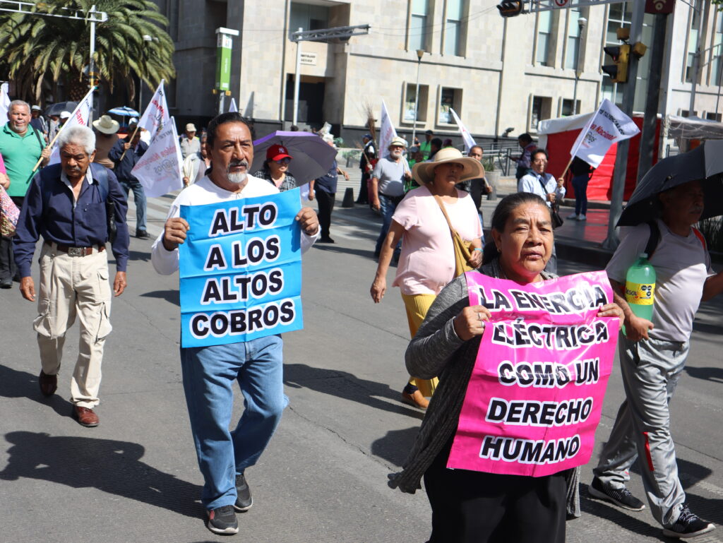 Marcha la ANUEE por Av. Juárez